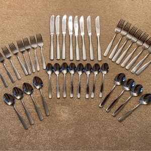 Reed And Barton 40 pc Fiddler II (Stainless) Flatware - 8 Place Settings